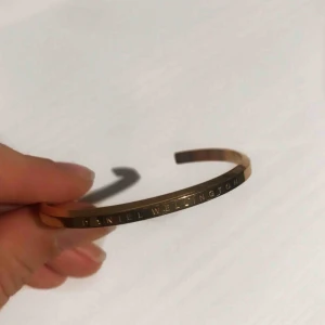  - Ett guldigt armband från Daniel Wellington, mycket bra skick⚡️