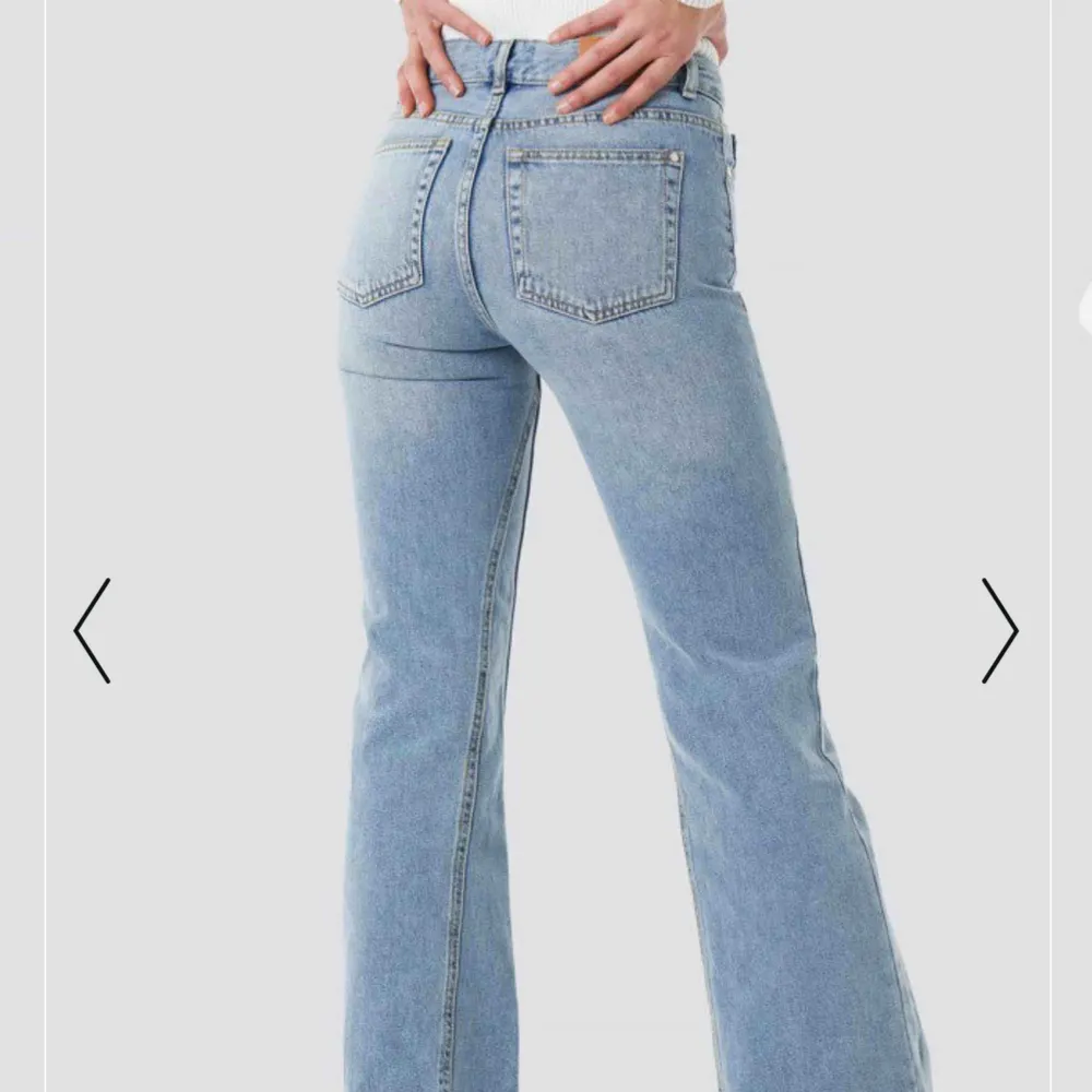 Ljusa vida jeans från NAKD mango, storlek 36 men skulle säga 34/36. Nästintill oanvända . Jeans & Byxor.