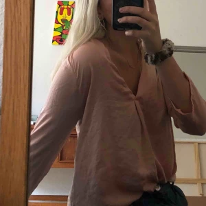  - Aprikosfärgad blus som är såååå fiiiin