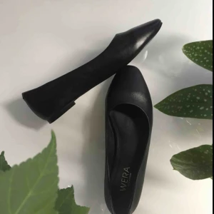  - Wera Stockholm ballerina skor i skinn.  Stl 37   Aldrig använda ute, mycket fint skick!   Pris inkl frakt  Nypris 699kr   SÄNKT PRIS   Nypris 699kr   SÄNKT PRIS!!!