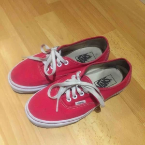  - Röda vans , använda ungefär 2 gånger