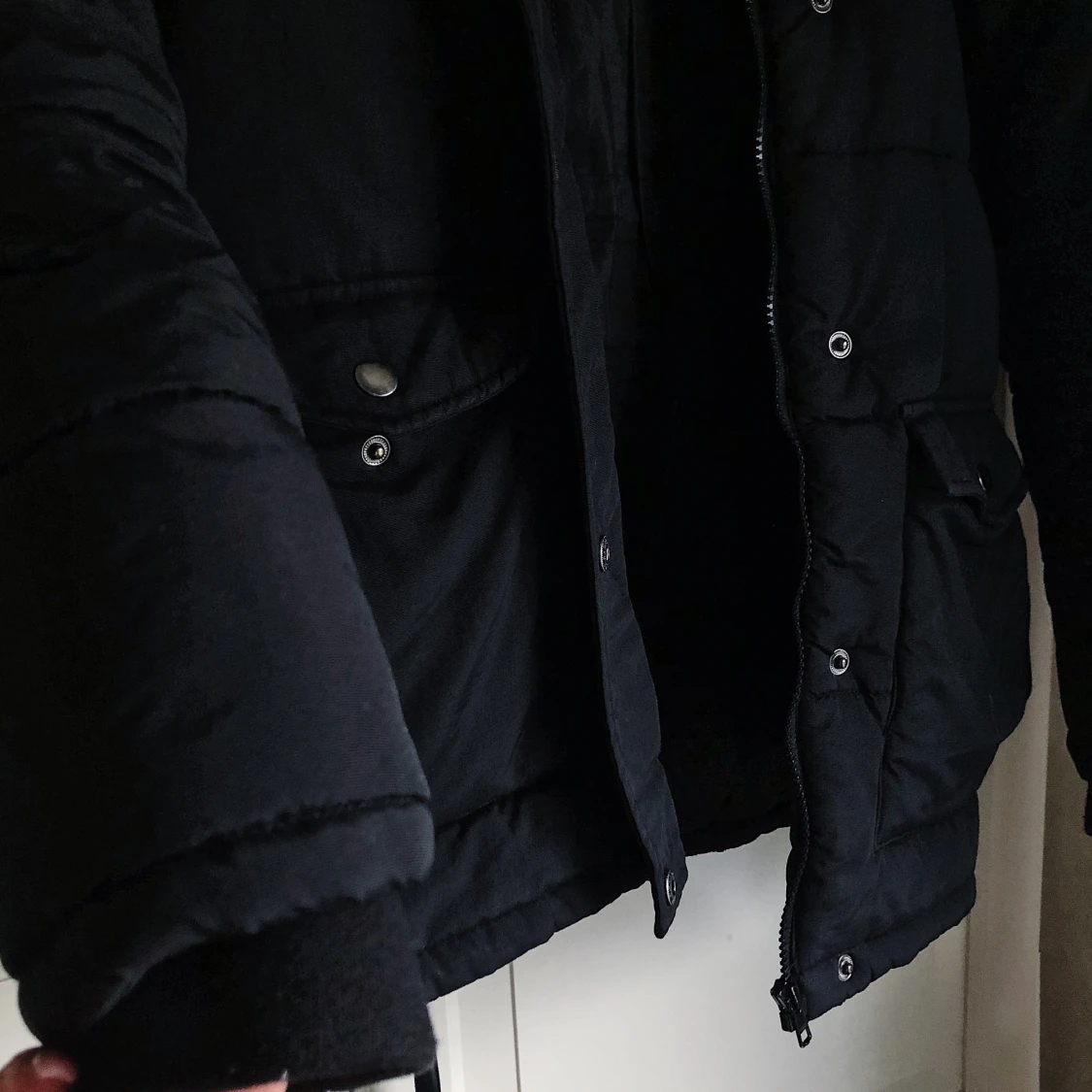 Svett vinterjacka med pälsimitation - 90