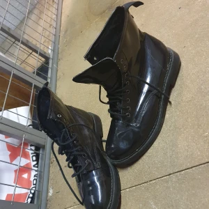 Skor - Använda fåtal gånger så fint skick.