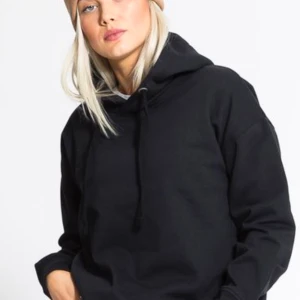 Svart hoodie - Helt vanlig svart hoodie. Helt ny från lager157🥰 frakt tillkommer. 