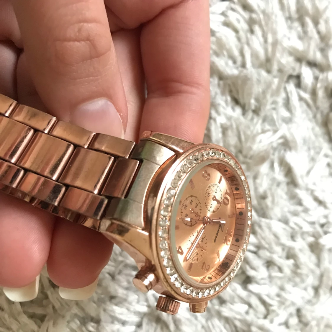 Fin rosé guld klocka med strass - 90