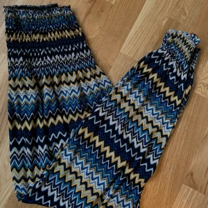 Mönstrade ballongbrallor - Ett par sjukt sköna byxor med schysst mönster. Passar storlek S