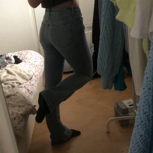 Bootcut - Sjukt fina bootcut jeans från bikbok, används aldrig och har inte använt så mycket heller❤️