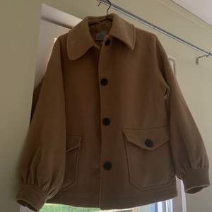 Teddyjacket from Asos, good condition. New price 799kr. Size 38. 