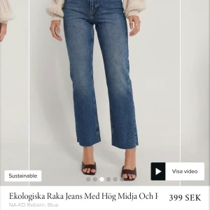 Jeans från NA-KD helt nya - Strl 34. Helt nya med prislappen på superfina men passade tyvärr inte mig
