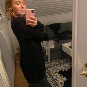 Stickad Kofta  - Mysig lång kofta 