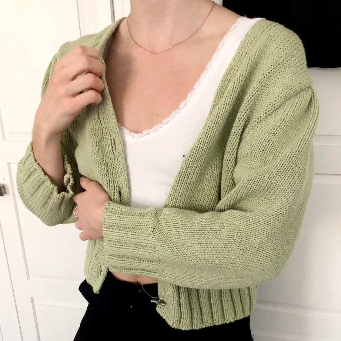 Ljusgrön kofta med glitterdetaljer! - 91