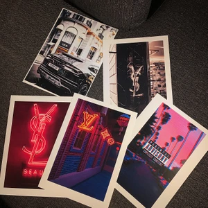 Posters - 🦋Gör egna posters till tavlor, går att välja på egna bilder också om det önskas🦋  21x30 stor.  Frakt 44kr, spårbart 63kr eller mötas upp i borås. 