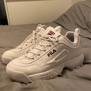 FILA sneakers 41 - Fila skor i storlek 41. Använda 2 gånger. Alltså fint skick. Köparen står för frakt. 44kr. 