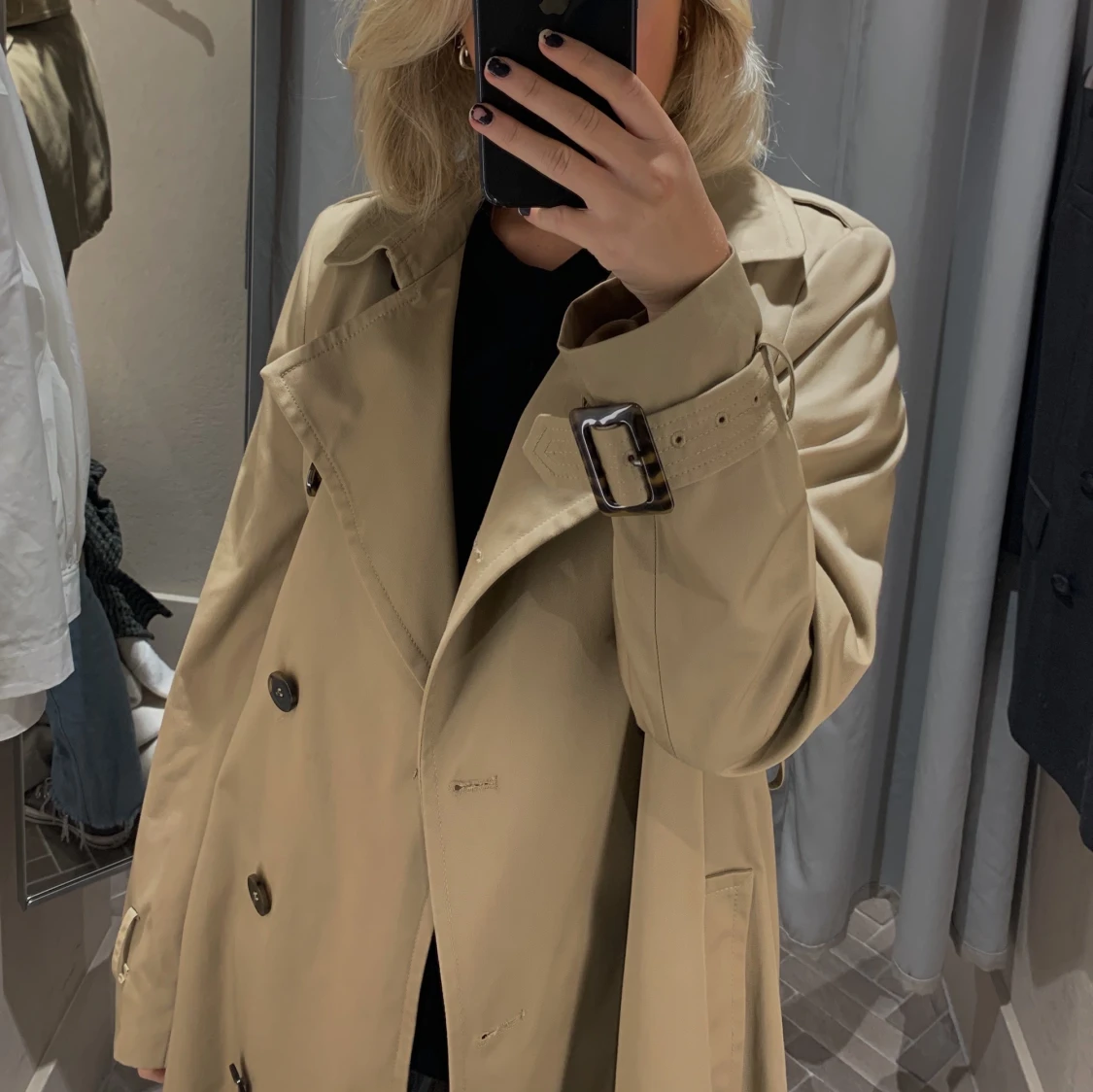 Assnygg trenchcoat