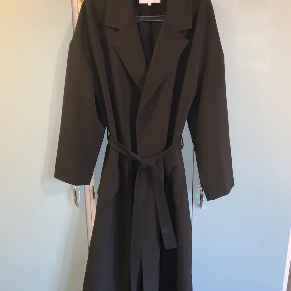 Super comfortable long coat with super comfy fabric for sale! I’m 158cm, so it’s too long for me but so beautiful!! Only been used a couple of times, very good condition. . Jackor.