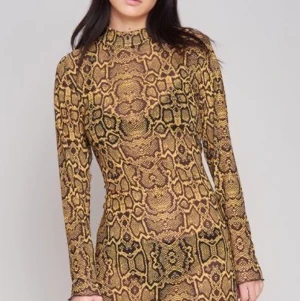 the ragged priest snakeprint dress  - säljer pga för stor. inte lika genomskinlig som på bilderna !! superbekväm och stretchigt material !
