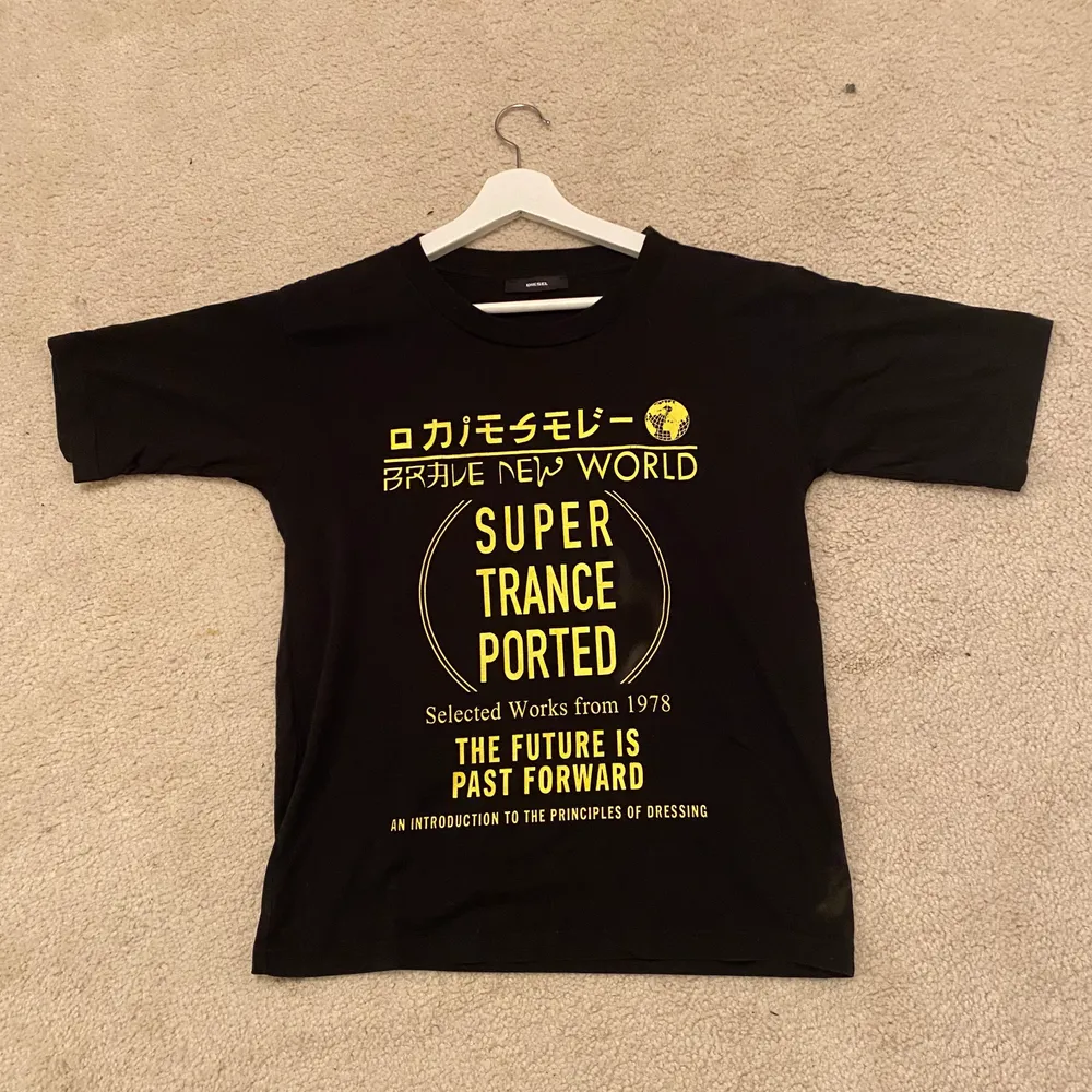 Oversize T-shirt från Diesel som passar XS-S. 100% bomull . T-shirts.