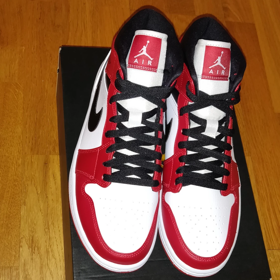 Jordan 1 Mid Chicago - 90