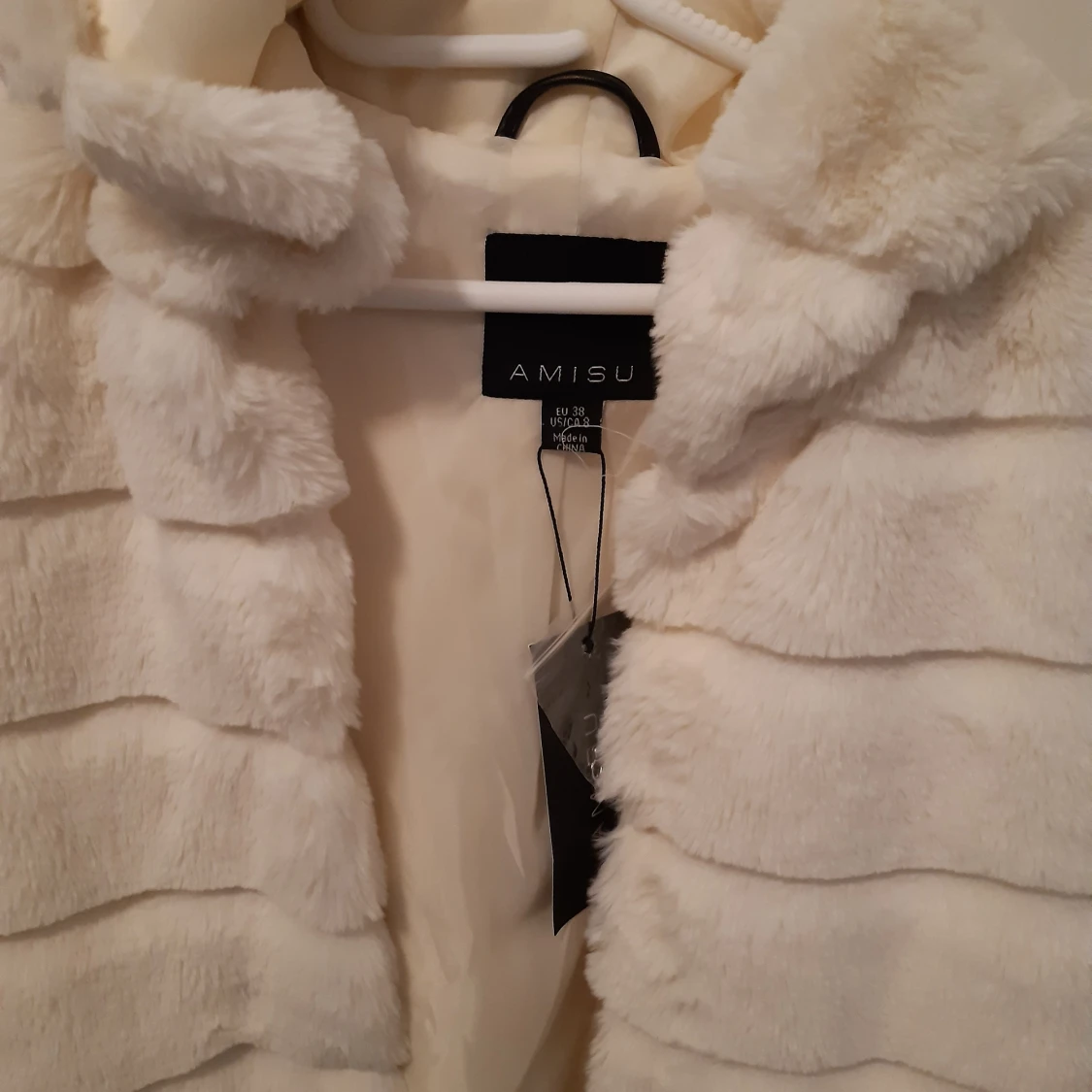 Helt ny vit kappa fuskpäls från Amisu  - 90