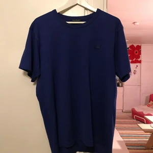 Acne T-shirt  - Nypris 1000kr