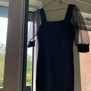 Dress from Mango - Så fin svart kjole fra Mango💗 Brukt 1 gang, ny pris 499kr. Størrelse M. Lav pris pga flytting.                              Black beautiful dress, Used 1 time, new price 499kr. Size M. Low price because im moving