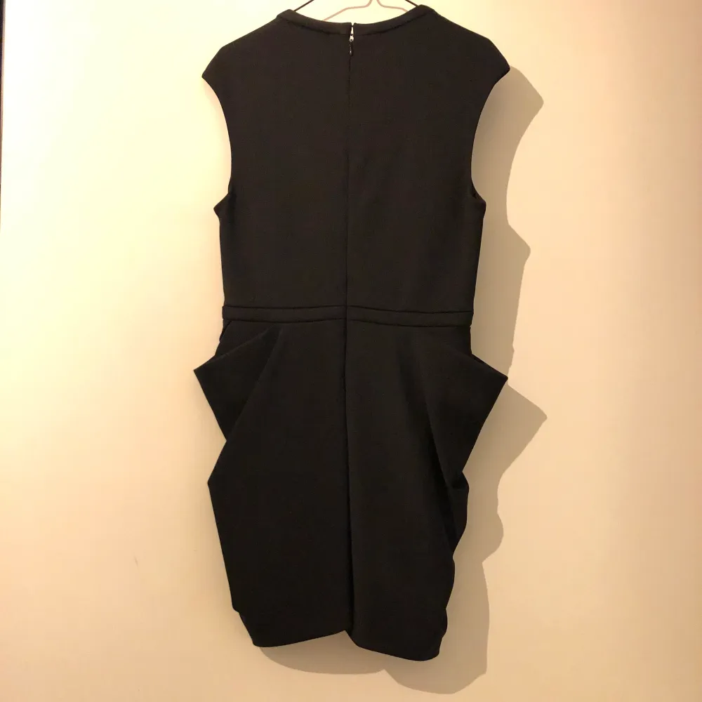 Camilla &Marc Garden Scuba black dress. Great choice for a party! Worn only once. New price was almost 500eur. . Klänningar.