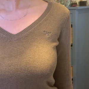Fin tröja från gant🐥🐠 - Avklippta ärmar men i väldigt fint skick i övrigt. Storlek då armarna är väldigt små 
