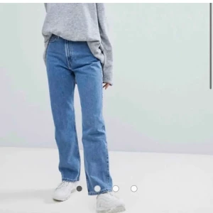 Jeans (rowe) från weekday! - Jättesnygga jeans från weekday som tyvärr inte kommer tilllanvänding!