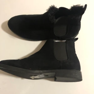 H&M skor  - Nya skor. Använt bara en gång. Säljer pågrund av storleken. 