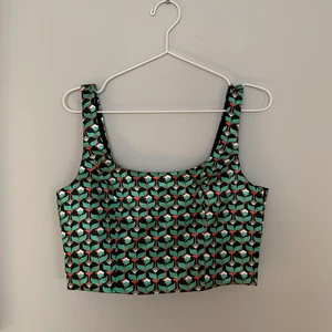 Topp HM, 38 - Topp från HM, 38. Aldrig använd. Dragkedja i sidan. 