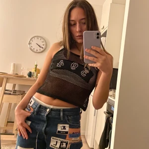 90’s Topp Strass XS  - Nätlinne med stenar i strass! Buda i kommentarerna. Köparen står för frakten! 💘