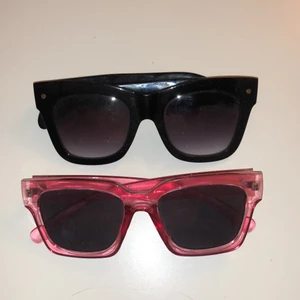 Solglasögon  - Säljer båda dessa solglasögon ❤️❤️båda är i super bra skick, ett par för 90 eller båda för 140 ❤️