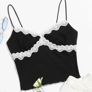 Topp - Ursnygg topp. Råkade beställa hem två och där av säljes den ena. Kom privat vid frågor eller intresse. Köpare betalar frakt. Högsta bud 130kr plus frakt. SÅLD