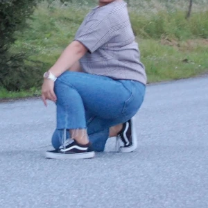 VINTAGE CROPPED LEVI'S 511 - Säljer dessa vintage kroppade Levi's 511💖, är riktigt bekväma och är i god skick, köptes från en Thrift Store I USA. Strl är w36 L34 (men dem är avklippta precis vid ankeln, modellen på bild är 164cm) Startpris 350kr + frakt *pris kan diskuteras*, hör av er om eventuella frågor