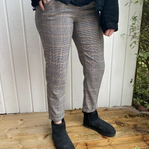 Kostymbyxor  - Fina byxor men använder inte längre. Säljer för 70 + frakt💓💫🤪