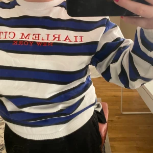 Collegetröja  - Säljer min collegetröja från HM. Aldrig använd🤩