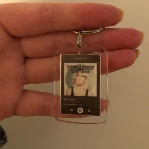 Satan i gatan nyckelring - Köp direkt för 70kr 