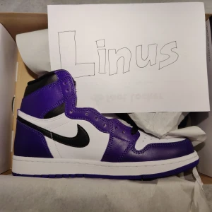 Jordan 1 High Court Purple  - Helt nya och oanvända Jordan 1 Highs i färgen 'Court Purple' och storlek 40.