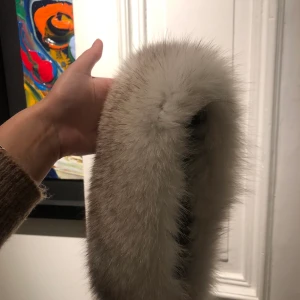 Pälsmössa - ”Mössa” i päls, passar mig med hyfsat normalt huvud, resår.