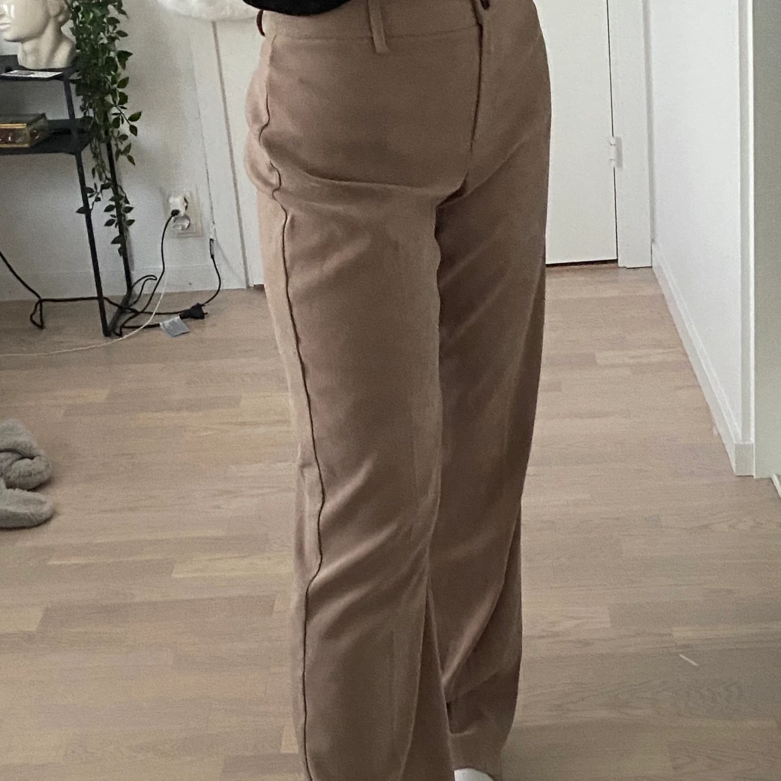 Bruna lågmidjade byxor  - 90