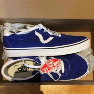 Vans  - Helt nya vans skor. Ej använda och alla orginalkliserlappar kvar. Fler bilder och bild på kvitto kan självklart skickas i Pm❤️
