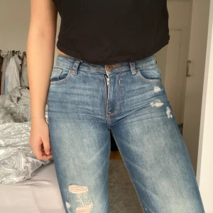 JEANS - Jeans från Bershka. Inga fel. Nyskick. Bra längd för någon som är ca 167-174 