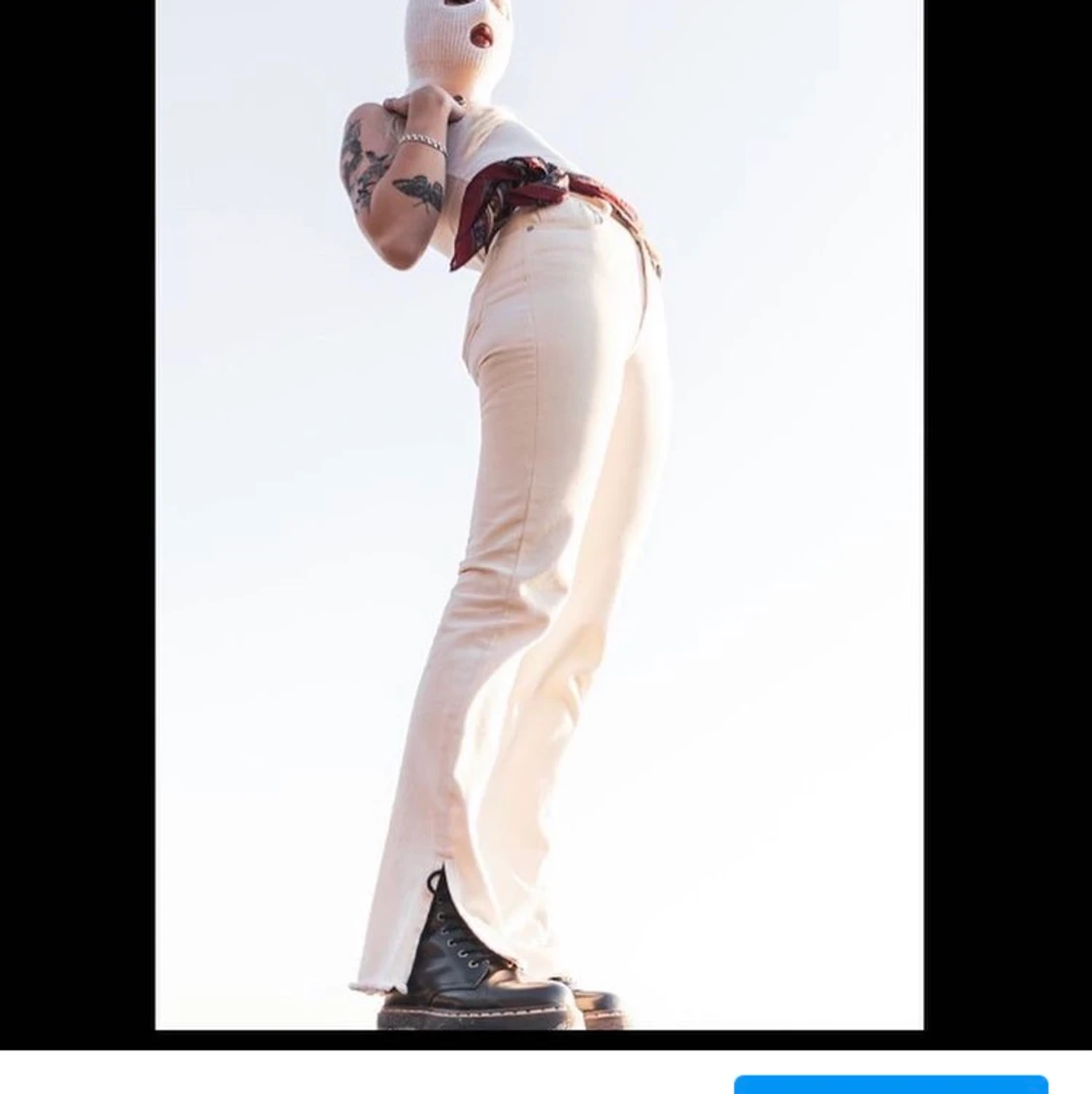 Beiga byxor med slits