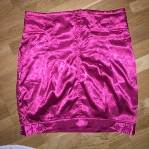  - Jätte snygg kjol i fin färg & Bra skick. 