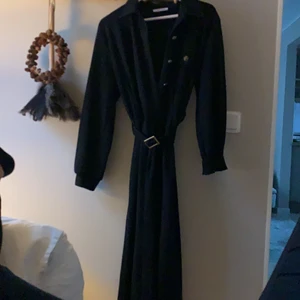 Byxdress från zara - Svart byxdress från zara. Använd 2 gånger. Superfin