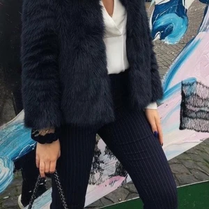 Kritstrecksrandiga kostymbyxor  - Asnajs kritstrecksrandiga kostymbyxor från Mango, storlek XS!!🦋