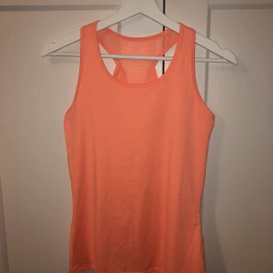 Träningslinnen  - 3st träningslinnen i bra skick, alla i storlek S. 