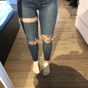 Håliga byxor - Fina håliga byxor, använd ett antal gånger! Väldigt sköna och bekväma! Köparen står för leveranskostnaden.