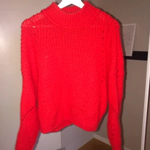 Stickad tröja turtleneck  - Stickad tröja från hm som aldrig kommer till användning. 