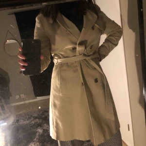  - kappa från riverisland, knappt använd. nypris ca 1099kr passande till våren🍒frakt kostar 70-80kr